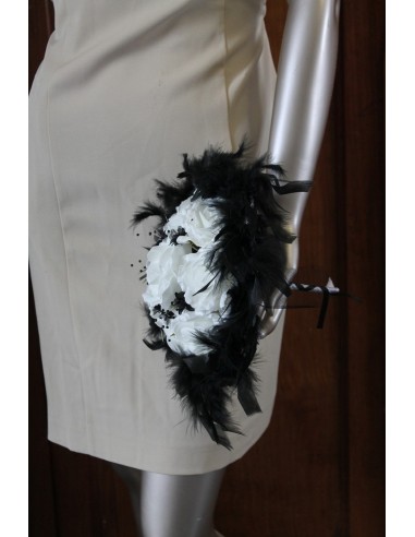 Bouquet de Mariée Rond noir/blanc ou noir/ivoire avec roses, plumes