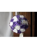 Bouquet de mariée violet orné des strass et perles