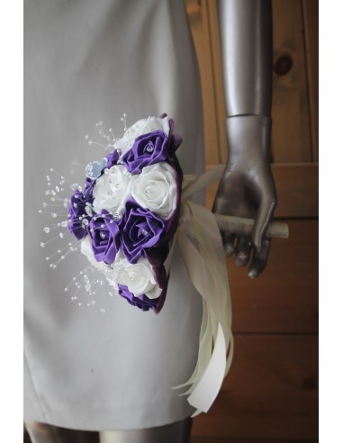 Bouquet de mariée violet orné des strass et perles