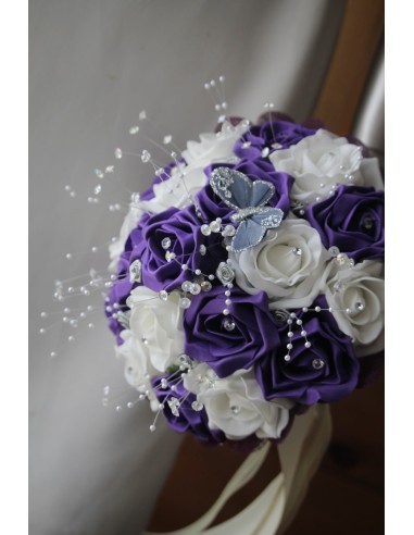 Bouquet de mariée violet orné des strass et perles