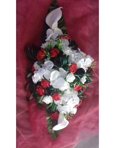 Composition fleurs voiture Mariage noir, blanc et rouge 2