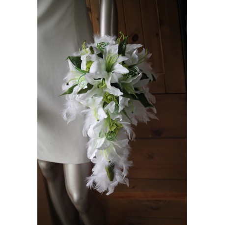 Bouquet de Mariée Tombant lys blanc et vert anis