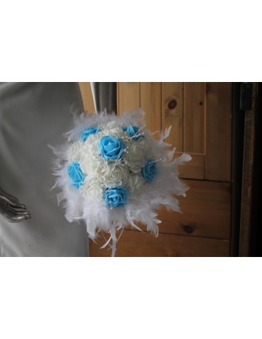 Bouquet de mariée bleu et blanc avec plumes