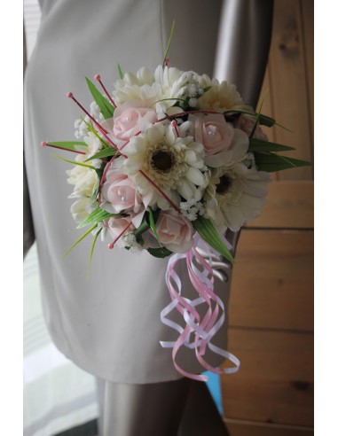 Bouquet de mariée marguerites et roses ivoire et rose