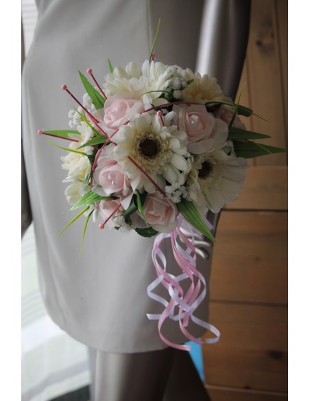 Bouquet de mariée marguerites et roses ivoire et rose