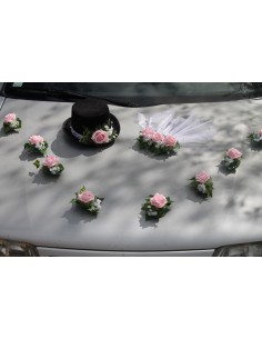 Décoration voiture mariage roses, chapeau et voile 2