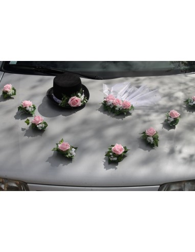 Décoration voiture mariage roses, chapeau et voile