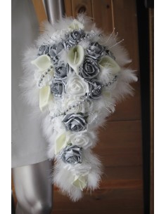 Bouquet de Mariage argenté roses, arums, perles, plumes