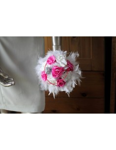 Bouquet demoiselle d'honneur Blanc et Fuchsia plumes, rotin, colombes!