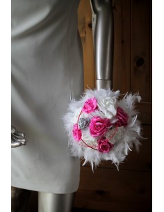 Bouquet demoiselle d'honneur Blanc et Fuchsia plumes, rotin, colombes! 2