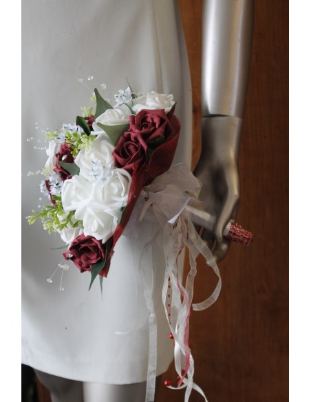 Fleurs de mariée roses bordeaux ou rouge et perles Fleurs de mariée roses bordeaux ou rouge et perles