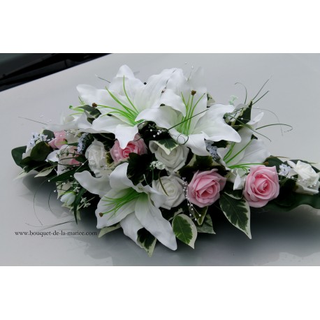 Bouquet de voiture de mariage avec roses et lys blanc et rose tendre