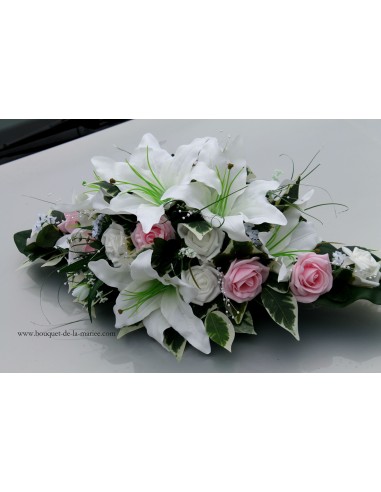 Bouquet de voiture de mariage avec roses et lys blanc et rose tendre