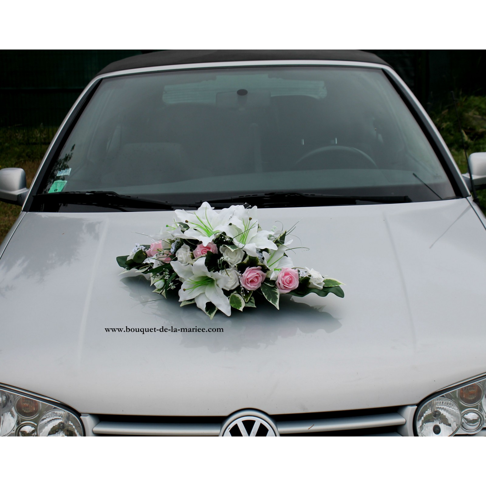 Bouquet de voiture mariage roses et lys blanc et rose tendre