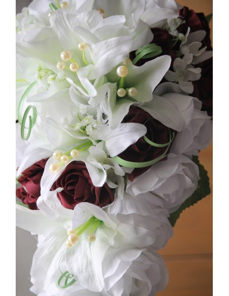 Bouquet de la Mariée cascade Lys et Roses bordeaux ou rouge Bouquet de la Mariée cascade Lys et Roses bordeaux ou rouge