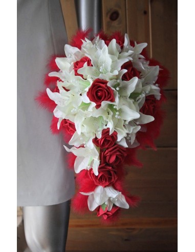 Bouquet de mariée rouge re-tombant avec Lys, Roses, Plumes