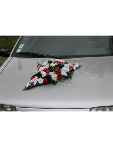 Composition fleurs voiture Mariage noir, blanc et rouge