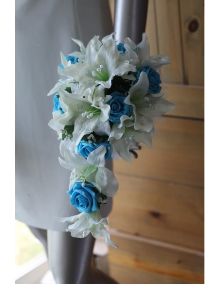 Bouquet de Mariée Tombant composé de lys, roses et perles