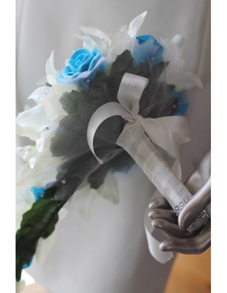 Bouquet de Mariée Tombant composé de lys, roses et perles