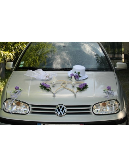 Décoration voiture mariage chapeau, voile, cœurs, colombes parme et blanc Décoration voiture mariage chapeau, voile, cœurs, colombes parme et blanc