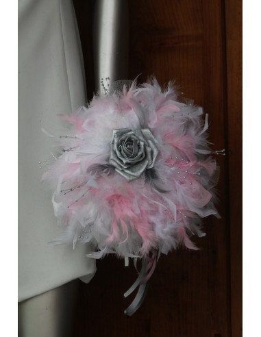 BOUQUET MARIÉE AVEC PLUMES ET PERLES COULEUR BLANC, ROSE ET GRIS