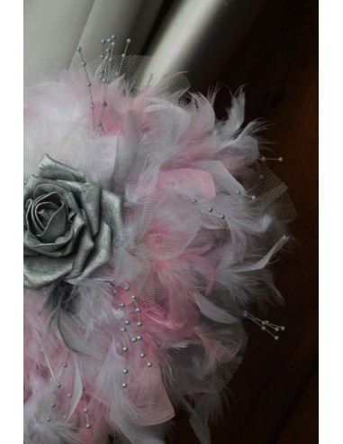 BOUQUET MARIÉE AVEC PLUMES ET PERLES COULEUR BLANC, ROSE ET GRIS