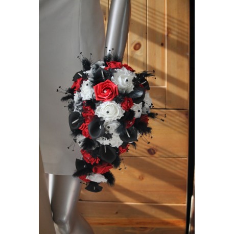 Magnifique Bouquet mariee cascade rouge et noir perles