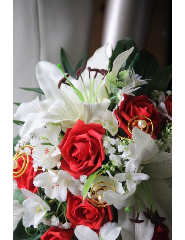 Bouquet de mariée rouge tombant avec Lys, Roses, fil d'aluminium