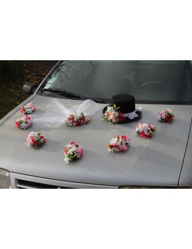 Décoration de voiture mariage thème chapeau et voile champêtre