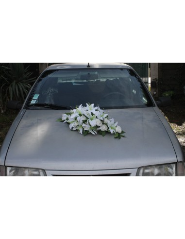 Décoration de voiture Mariage Élégant avec roses et lys