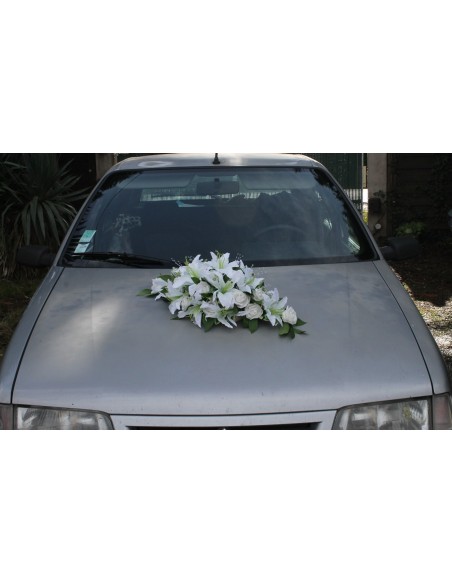 Décoration de voiture Mariage Élégant avec roses et lys