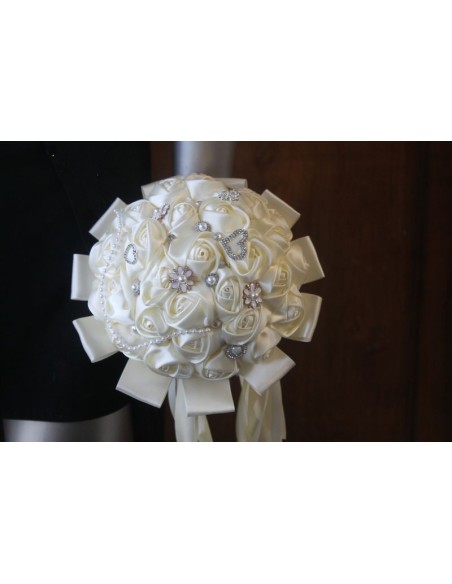 Bouquet Mariée Rond roses satinée ivoire Bouquet Mariée Rond roses satinée ivoire