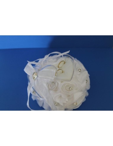 Coussin d'alliances cœur et roses blanches