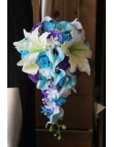 Bouquet Mariée Tombant arums lys roses bleu violet