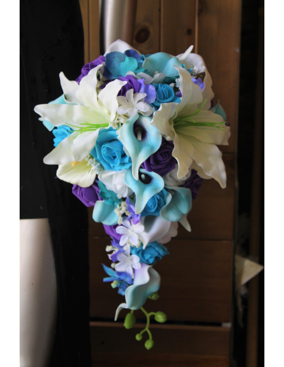 Bouquet Mariée Tombant arums lys roses bleu violet