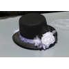 Chapeau et voile noir et blanc fleurs voiture de mariage