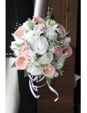 Bouquet Mariée Rond roses et arums rose poudré