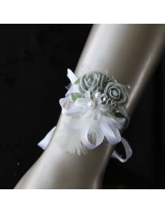 Bracelet de fleurs mariage mini roses gris avec strass 2