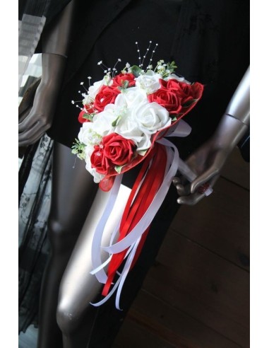 Bouquet de mariée rond roses rouges perles