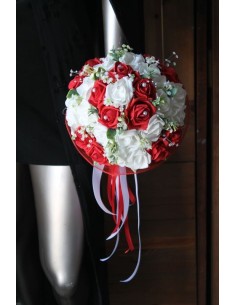 Bouquet de mariée rond roses rouges perles