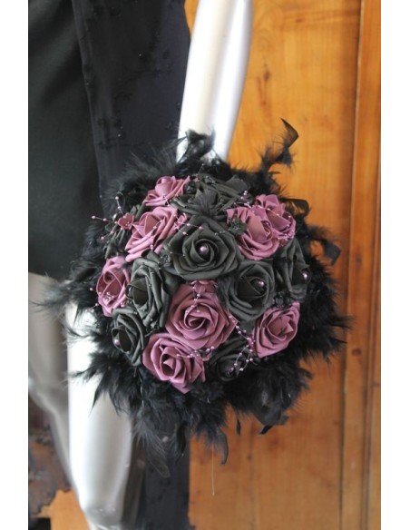 Bouquet mariée gothique prune et noir perles plumes