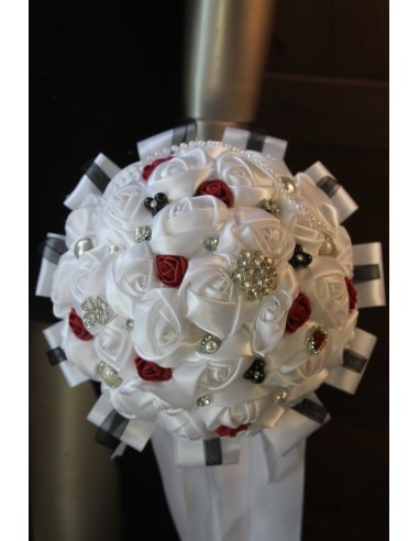 Bouquet Mariée Broches et Roses Satinée rouge et noir
