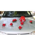 Chapeau et voile Composition florale voiture de mariage rouge