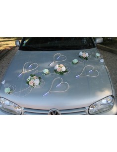 Décoration de voiture roses et coeurs