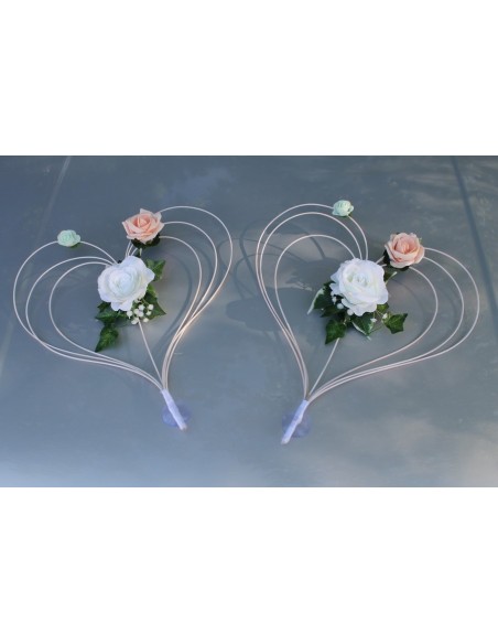 Décoration de voiture roses et coeurs
