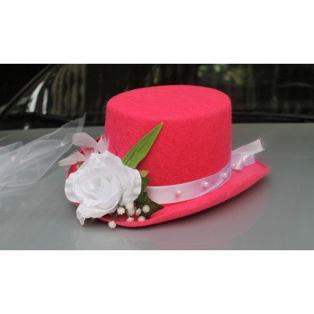 Décoration de voiture mariage coeurs, chapeau et voile thème fuchsia