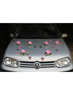 Décoration de voiture pour mariage thème blanc et rose