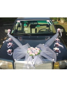 Décoration voiture des mariés noeud et roses