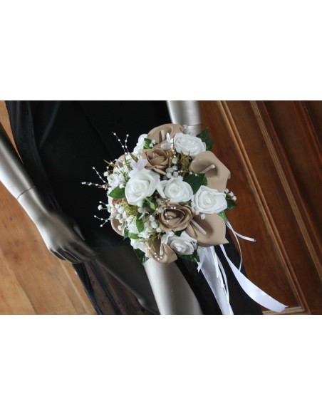 Bouquet de mariée blanc et beige arums et roses Bouquet de mariée blanc et beige arums et roses