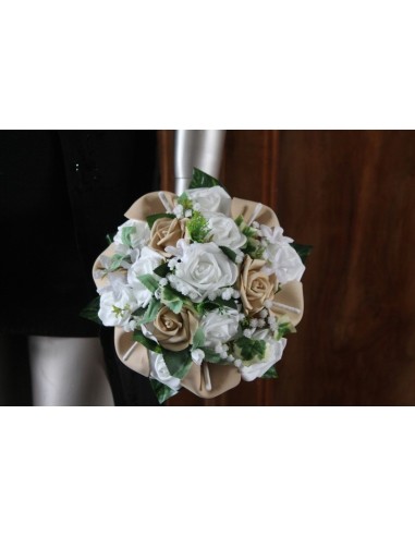 Bouquet de mariée blanc et beige clair arums et roses
